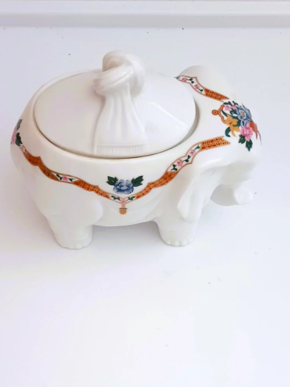 Elizabeth Arden Elephant Trinket Box Vtg White Porcelain Lidded Chinoiserie